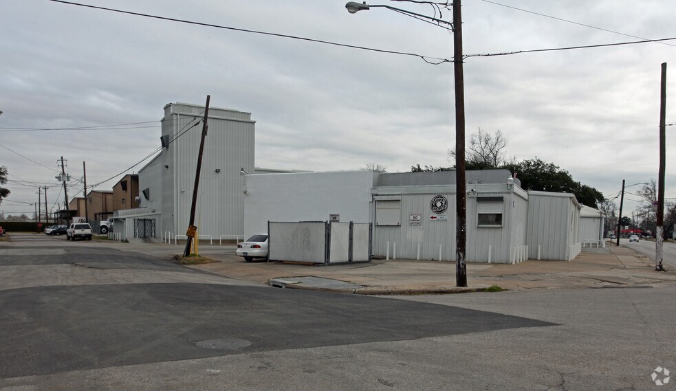 5200 N Main St, Houston, TX à louer - Photo de l’immeuble – Image 2 sur 4