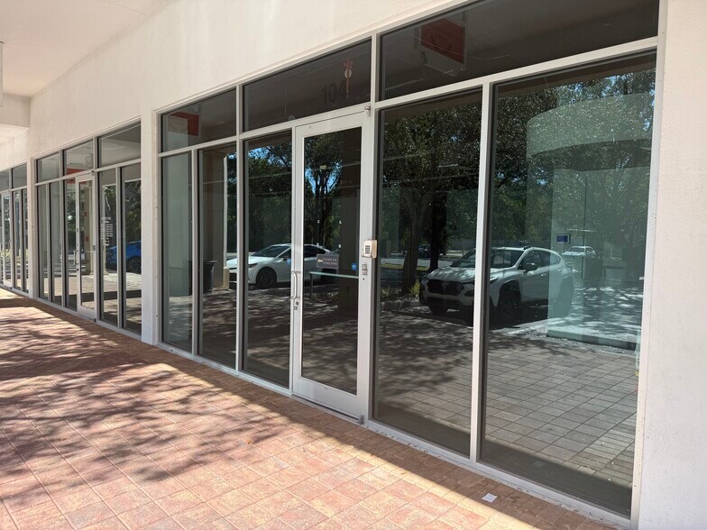 15495 Tamiami Trl N, Naples, FL à louer - Photo de l’immeuble – Image 2 sur 9