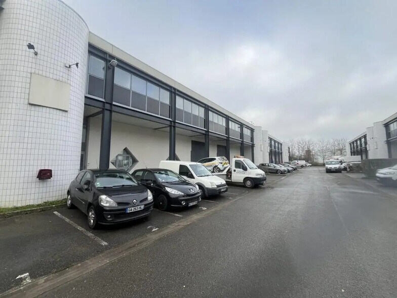 65 Avenue Georges Politzer, Élancourt à louer - Photo de l’immeuble – Image 1 sur 24
