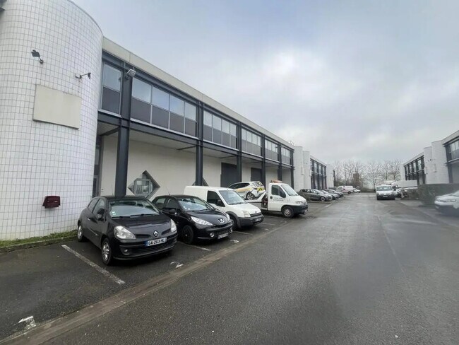 Plus de détails pour 65 Avenue Georges Politzer, Élancourt - Industriel/Logistique à louer