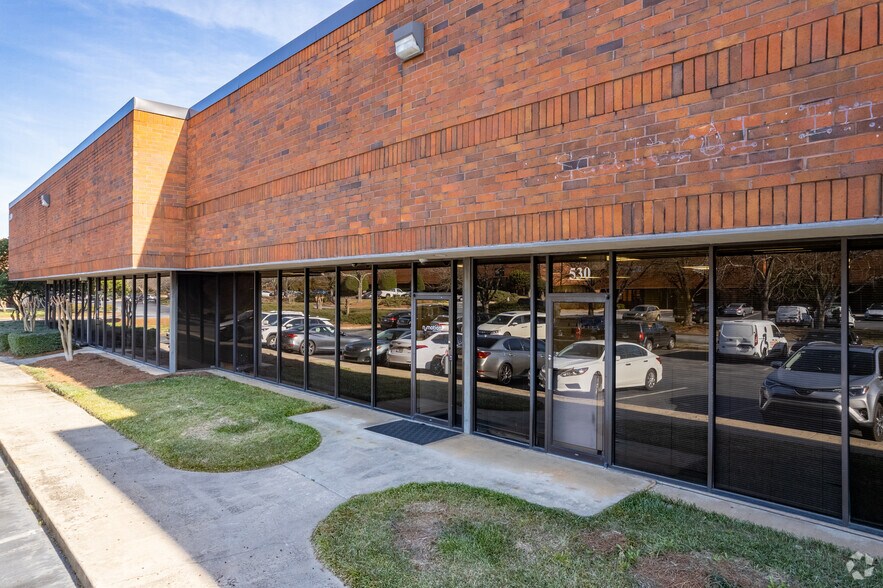 6350 Regency Pky, Norcross, GA à louer - Photo de l’immeuble – Image 3 sur 5