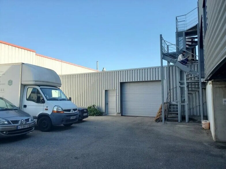 Industriel/Logistique dans Messimy à louer - Photo de l’immeuble – Image 1 sur 3