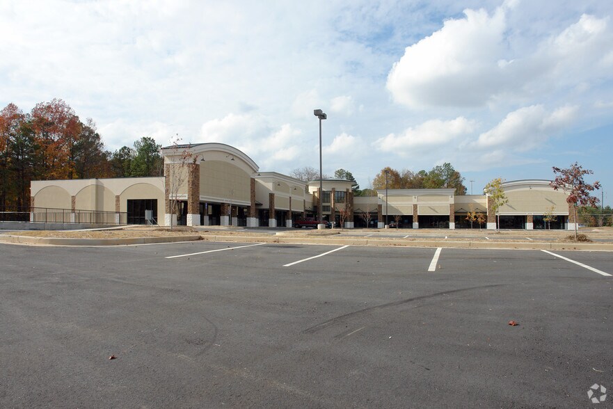 745 Beaver Ruin Rd, Lilburn, GA à louer - Photo de l’immeuble – Image 3 sur 11