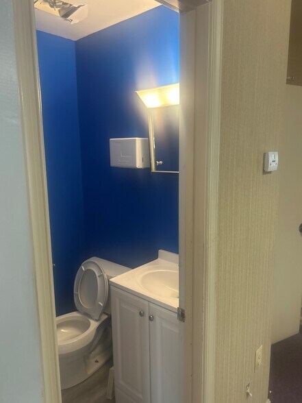 15839 Crabbs Branch portefeuille de 2 biens à vendre sur LoopNet.fr - Photo de l’immeuble – Image 3 sur 40