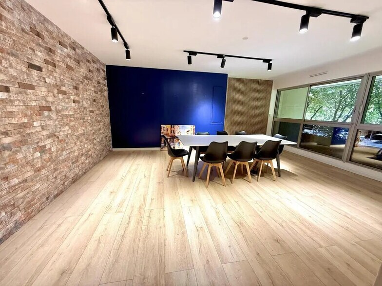 Bureau dans Neuilly-sur-Seine à louer - Photo de l’immeuble – Image 2 sur 6