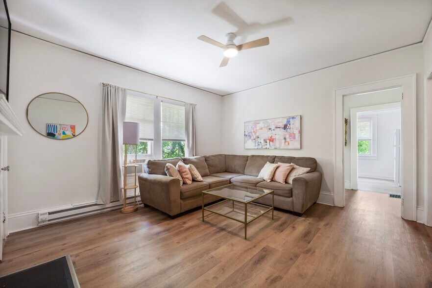 2039 Lanier Ave, Charlotte, NC à vendre - Photo intérieure – Image 3 sur 22