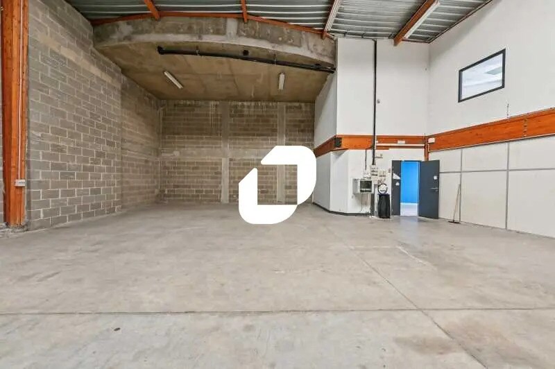 Local d’activités dans Goussainville à louer Photo de l’immeuble– Image 1 sur 11