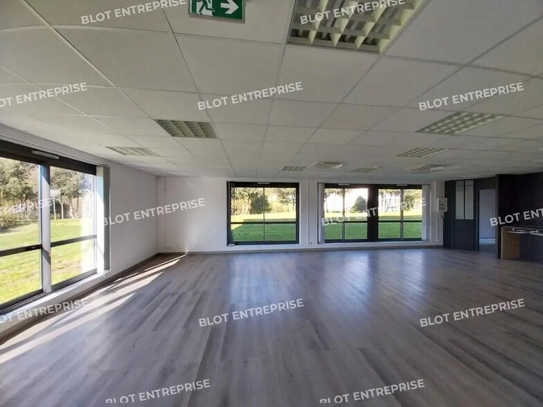 Bureau dans Guérande à louer - Photo de l’immeuble – Image 2 sur 6