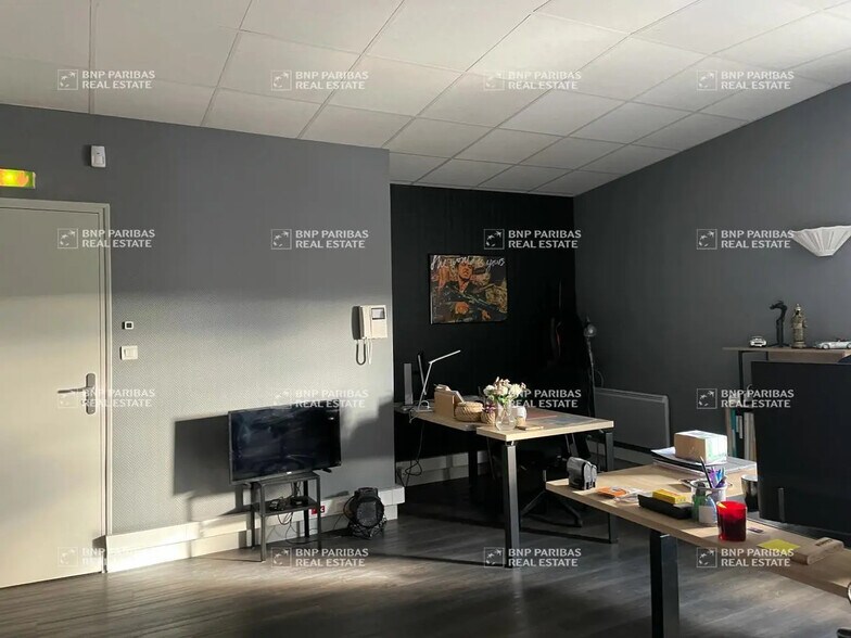Local d’activités dans ORMES à louer - Photo de l’immeuble – Image 3 sur 8
