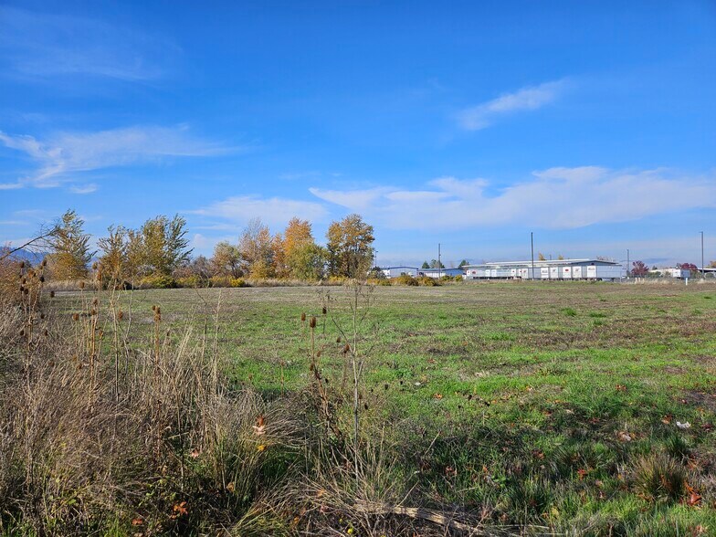 460 Federal Way, Central Point, OR à vendre - Photo de l’immeuble – Image 3 sur 6