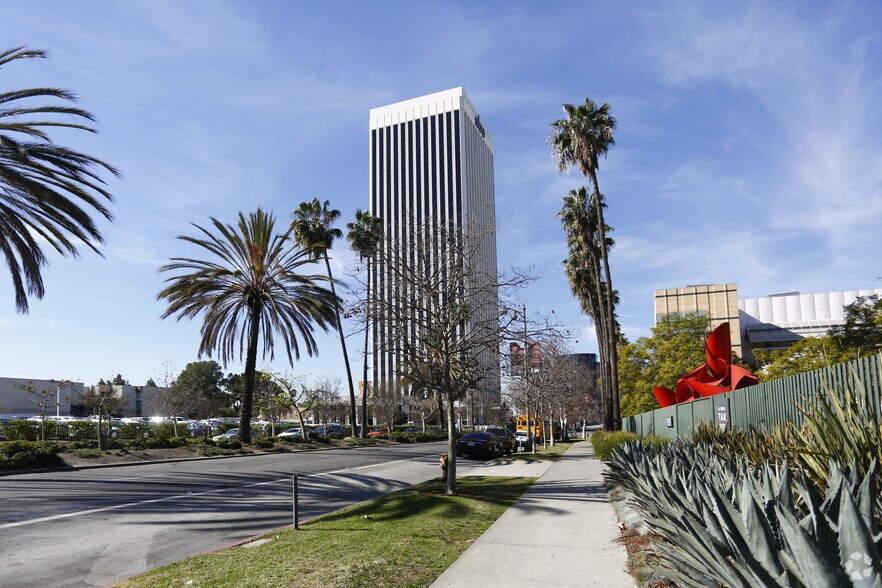 5900 Wilshire Blvd, Los Angeles, CA à louer - Photo de l’immeuble – Image 3 sur 10
