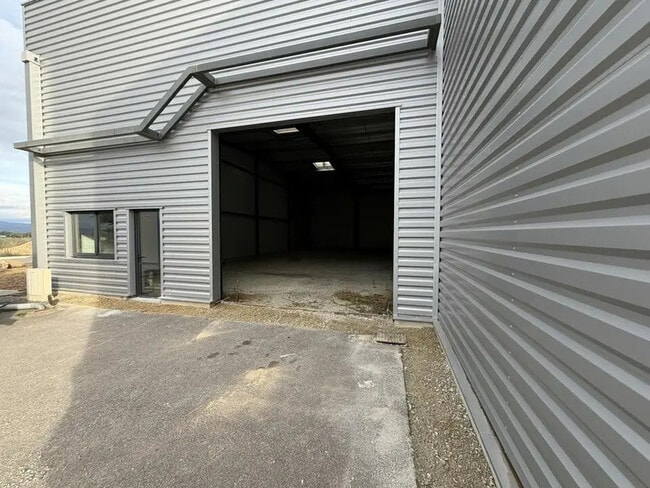 Plus de détails pour Local d’activités à vendre