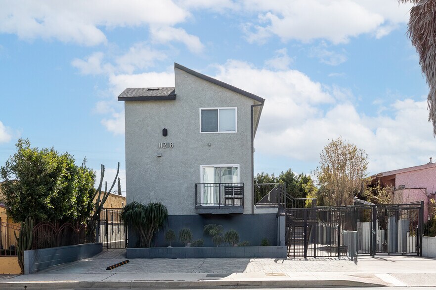 11218 Oxnard St, North Hollywood, CA à vendre - Photo de l’immeuble – Image 3 sur 27