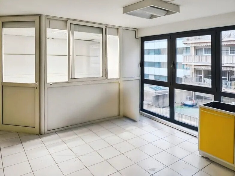 Local d'activités dans Menton à vendre - Photo de l’immeuble – Image 2 sur 17