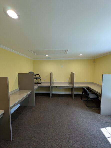 225 Oakland Rd, South Windsor, CT à louer - Photo de l’immeuble – Image 3 sur 6