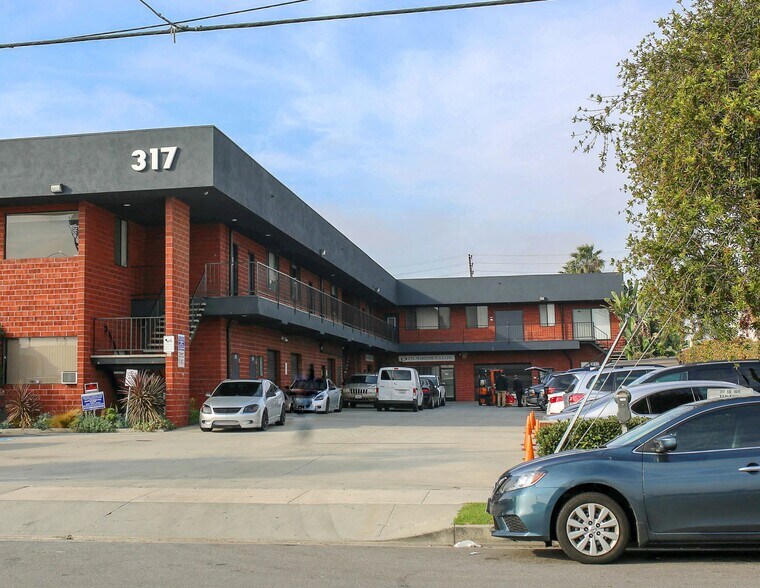 317 S Isis Ave, Inglewood, CA à louer - Photo de l’immeuble – Image 2 sur 6
