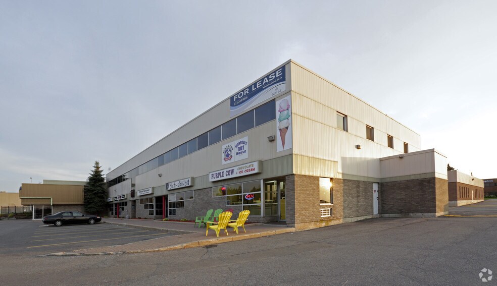 111 Colonnade Rd, Ottawa, ON à louer - Photo de l’immeuble – Image 2 sur 9