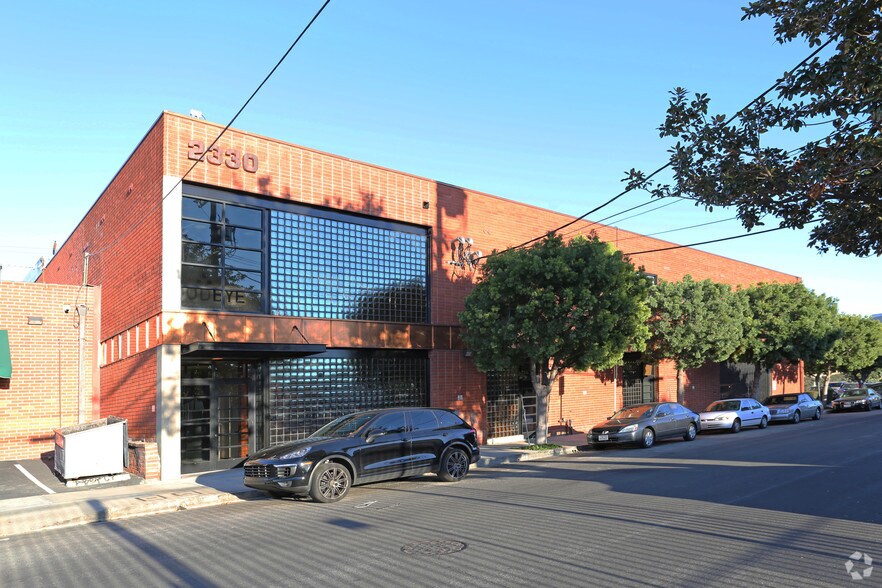 2330 Pontius Ave, Los Angeles, CA à louer - Photo principale – Image 1 sur 30