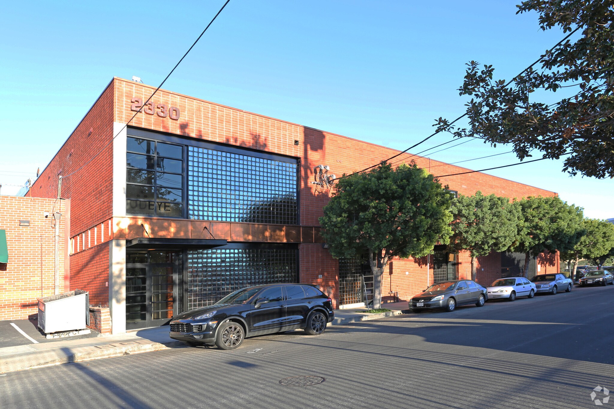 2330 Pontius Ave, Los Angeles, CA à louer Photo principale– Image 1 sur 31