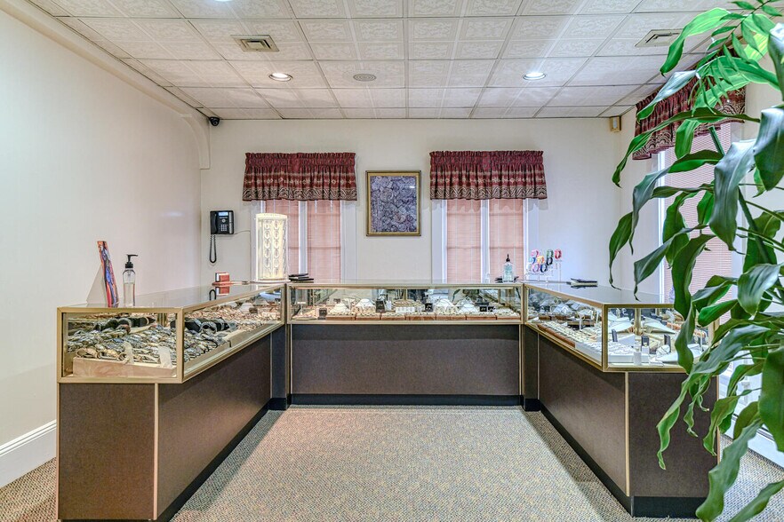 173 N Main St, Milltown, NJ à vendre - Photo intérieure – Image 2 sur 45