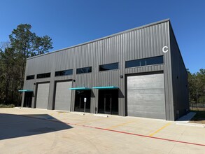 2007 Airport Rd, Conroe, TX à louer Photo de l’immeuble– Image 2 sur 11