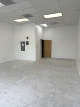 10118 San Fernando Rd, Pacoima, CA à vendre Photo intérieure– Image 2 sur 2