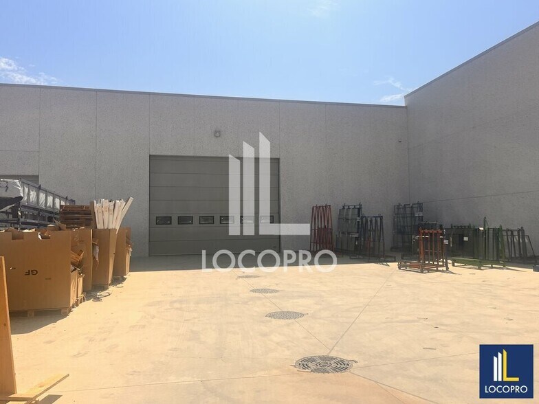 Local d'activités dans La Motte à vendre - Photo de l’immeuble – Image 1 sur 6