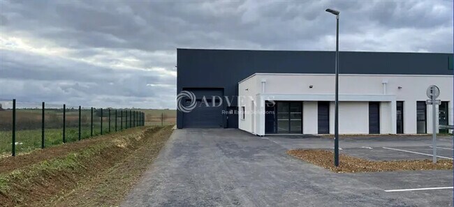 Plus de détails pour Local d'activités à louer