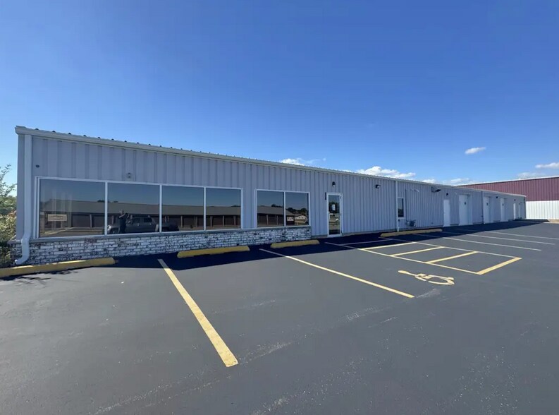 633 1st Ave, Monroe, WI à louer - Photo de l’immeuble – Image 2 sur 40