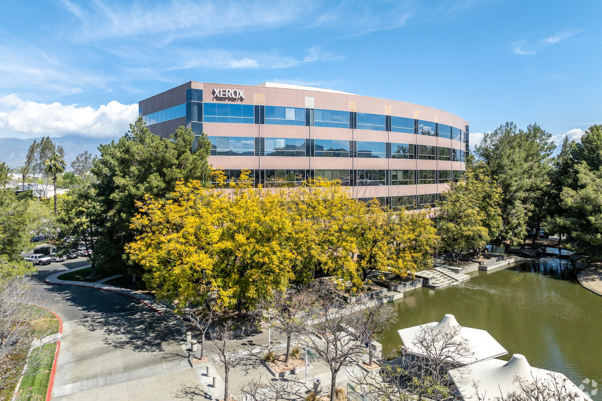 650 E Hospitality Ln, San Bernardino, CA à louer Photo principale– Image 1 sur 6