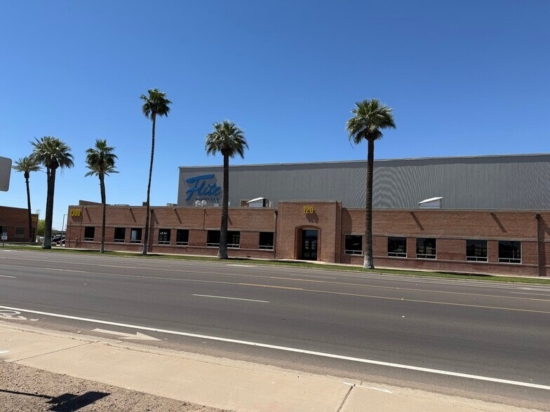 1300 S Litchfield Rd, Goodyear, AZ à louer - Photo de l’immeuble – Image 2 sur 7