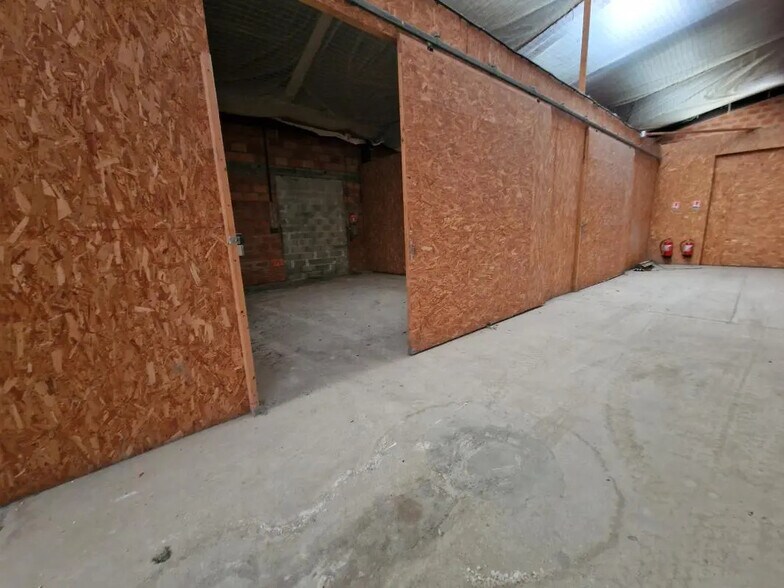 Local d’activités dans Bruges à louer - Photo intérieure – Image 2 sur 2