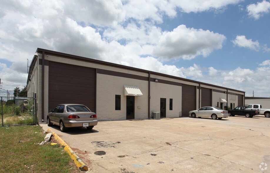 11351 Jones Rd W, Houston, TX à louer - Photo de l’immeuble – Image 2 sur 2