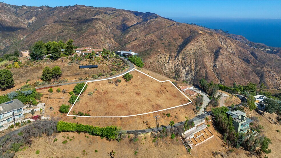21800 Azurelee Dr, Malibu, CA à vendre - Photo de l’immeuble – Image 3 sur 21