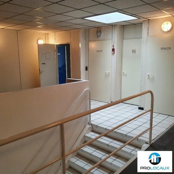 Bureau dans Saint-Martin-le-Vinoux à louer - Photo de l’immeuble – Image 2 sur 8