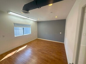 13840 Ventura Blvd, Sherman Oaks, CA à louer Photo intérieure– Image 2 sur 11