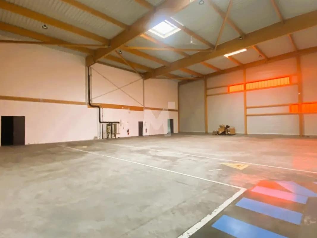 Local d’activités dans Brie-Comte-Robert à louer Photo intérieure– Image 1 sur 3