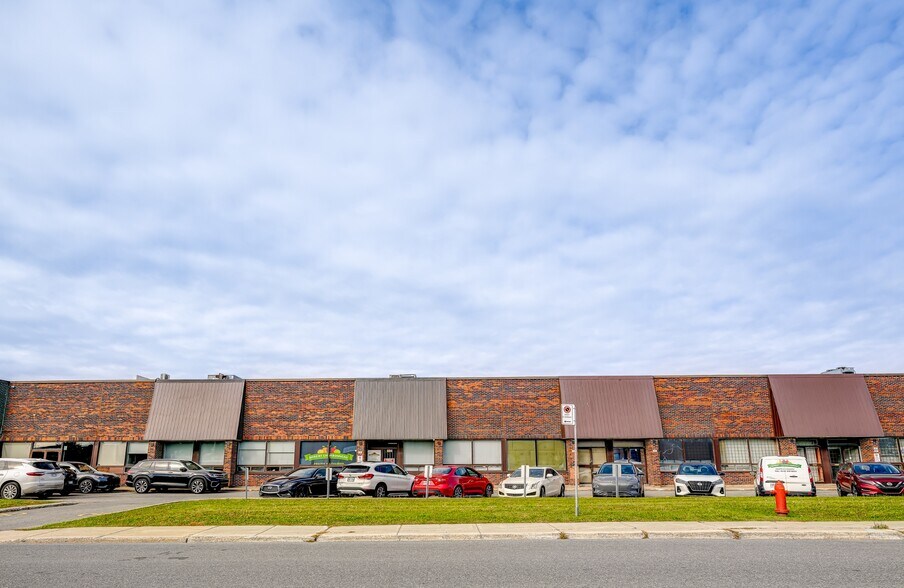 295-341 Rue Benjamin-Hudon, Montréal, QC à louer - Photo de l’immeuble – Image 3 sur 10