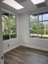 5481 Wiles Rd, Coconut Creek, FL à louer Photo intérieure– Image 2 sur 5