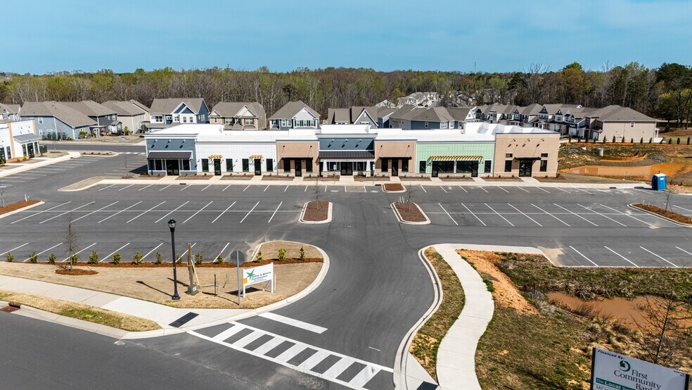 1244 Hubert Graham way, Tega Cay, SC à louer - Photo de l’immeuble – Image 2 sur 16