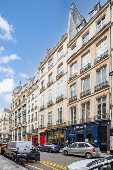 108 Rue Saint Honoré, Paris à louer - Photo de l’immeuble – Image 3 sur 3