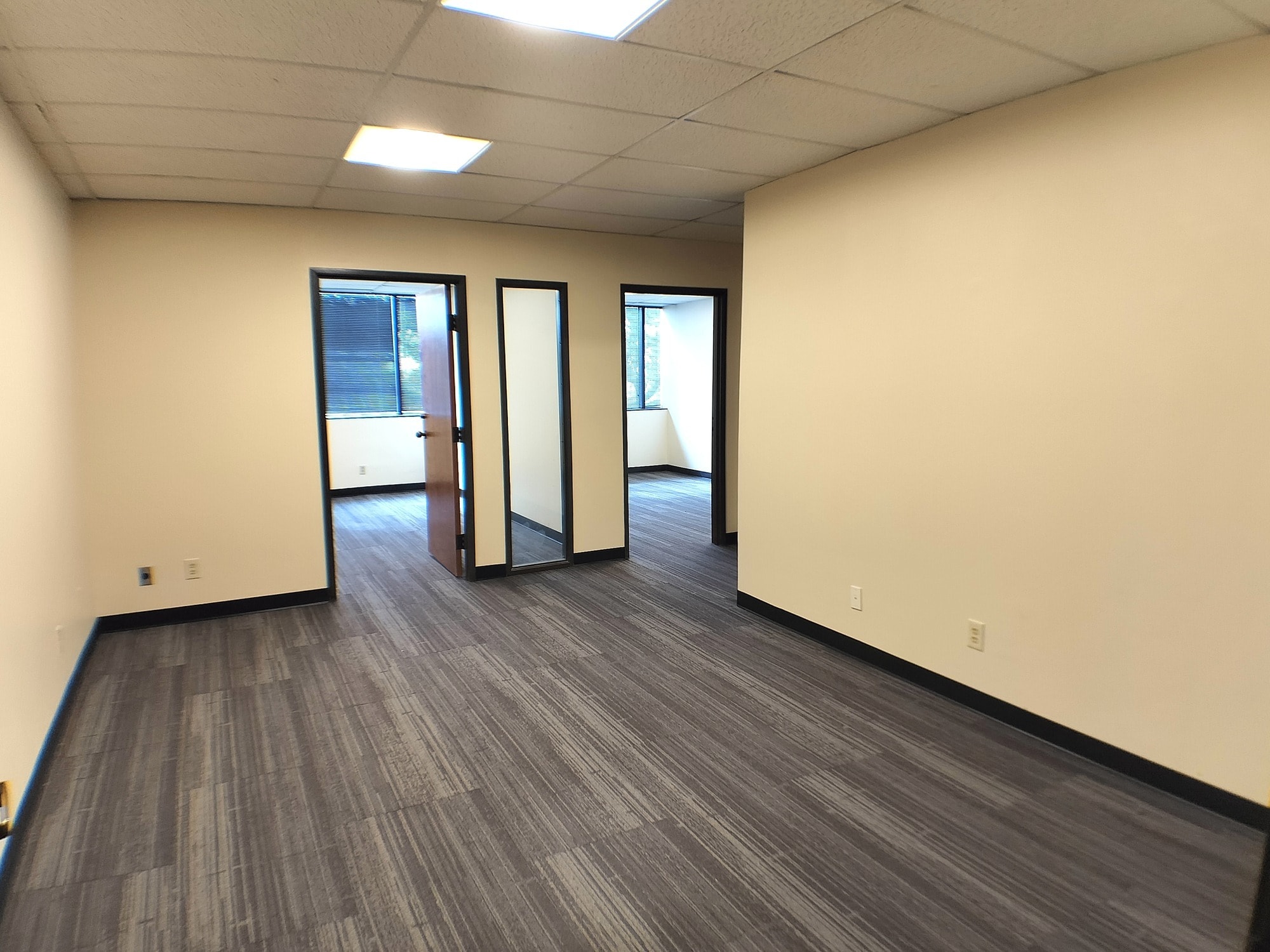 2000 N Central Expy, Plano, TX à louer Photo intérieure– Image 1 sur 4