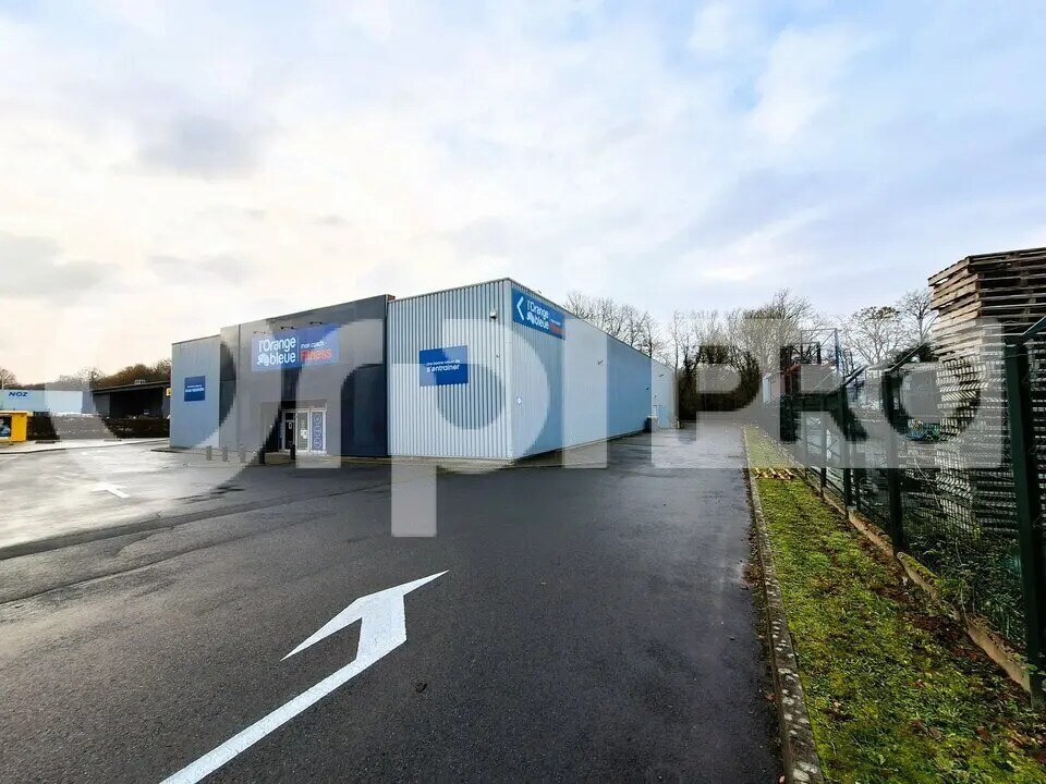 Local commercial dans Villers-Cotterêts à louer Photo de l’immeuble– Image 1 sur 10