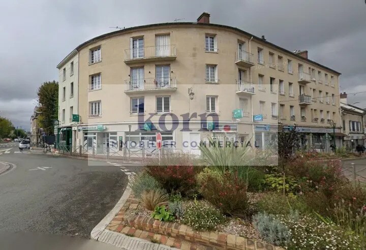 Local commercial dans Beaumont-sur-Oise à louer - Photo de l’immeuble – Image 1 sur 3