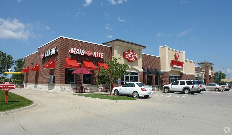 8825-8843 Northpark Dr, Johnston, IA à louer - Photo de l’immeuble – Image 2 sur 4