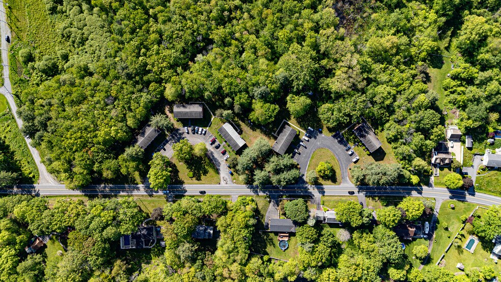 11-21 Ashdown Rd, Ballston Lake, NY à vendre - Photo de l’immeuble – Image 3 sur 15