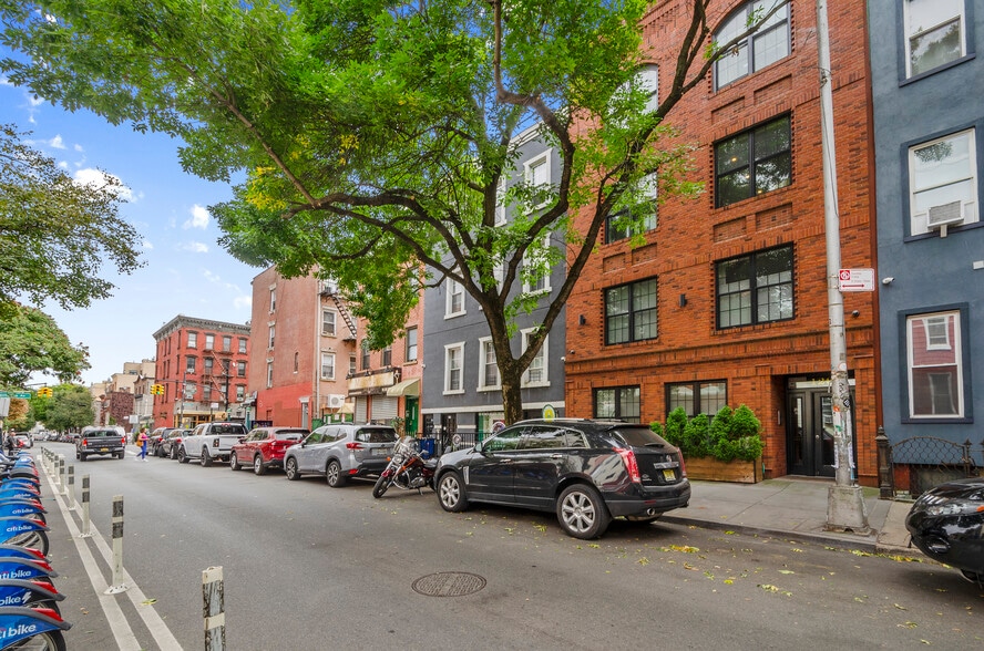 128 India St, Brooklyn, NY à vendre - Photo de l’immeuble – Image 2 sur 27