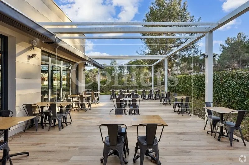 9 Parc du Golf, Aix-en-Provence à louer - Photo de l’immeuble – Image 2 sur 7