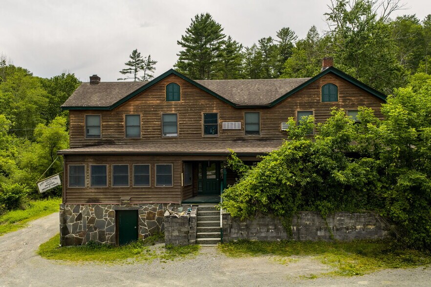 696 PA-590, Lackawaxen, PA à vendre - Photo principale – Image 1 sur 43