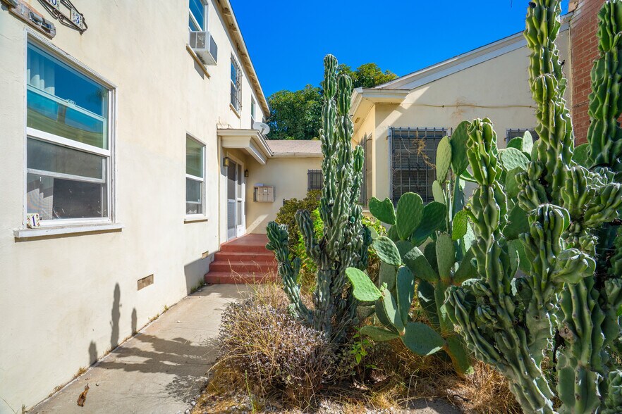 2011 S Shenandoah St, Los Angeles, CA à vendre - Photo de l’immeuble – Image 2 sur 23